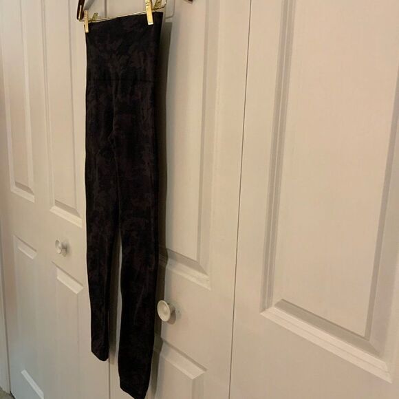 Spanx Look at Me Now Black Grey Camo Ankle Slimming Leggings Small - Picture 6 of 11
